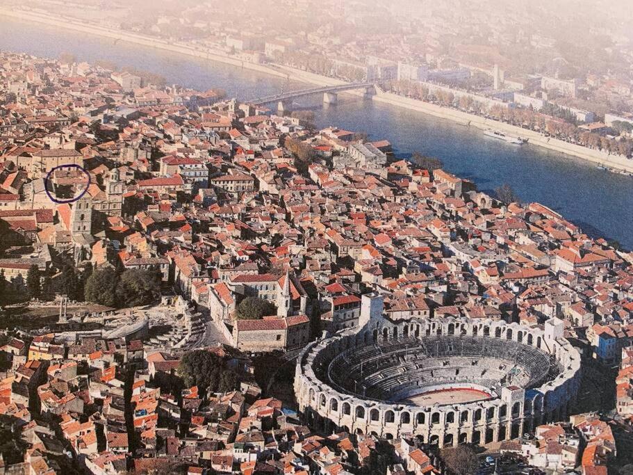 Appartamento Capucines, Un Jardin Secret Dans Le Centre Historique Arles Esterno foto